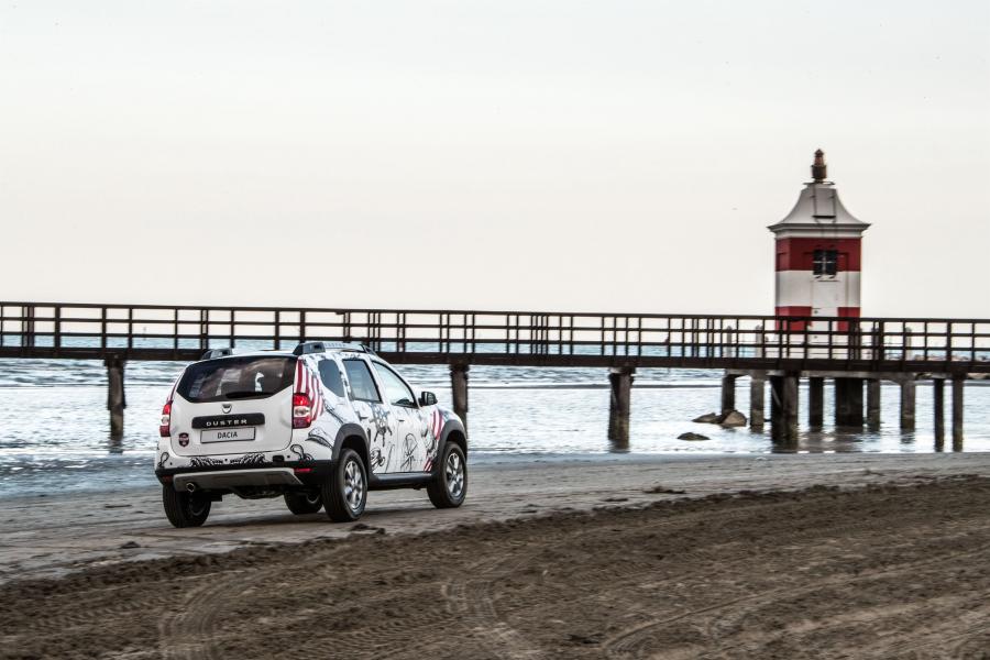  Dacia Duster Strongman 2017 года  (фото 11 из 30)